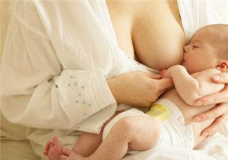 堅持母乳喂養  預防產后胸部下垂