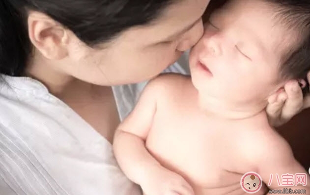 多大的寶寶可以斷夜奶 寶寶夜奶什么時候斷比較好