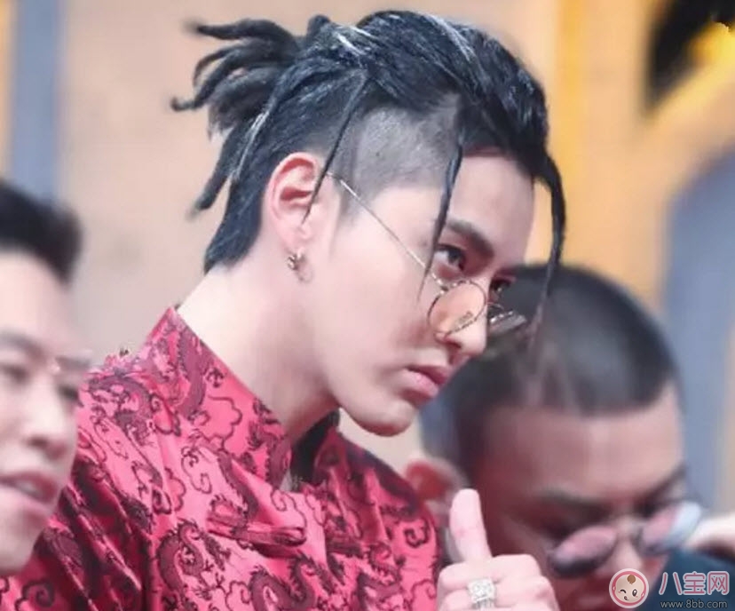 吳亦凡菠蘿頭發型圖片 2017吳亦凡發型圖片盤點