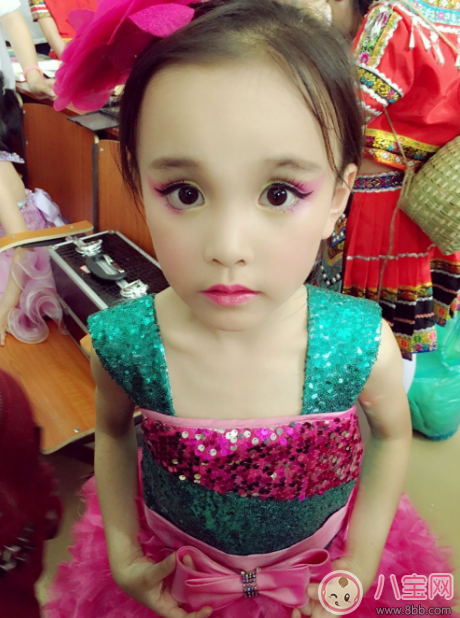 孩子從小化妝竟導致骨齡長至16歲 小孩子應該如何化妝