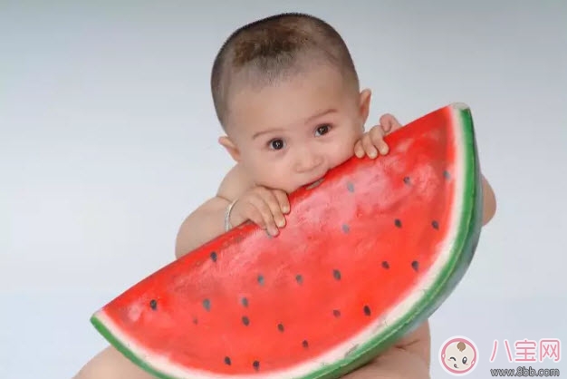 寶寶什么時候可以吃西瓜 夏天寶寶吃西瓜注意事項