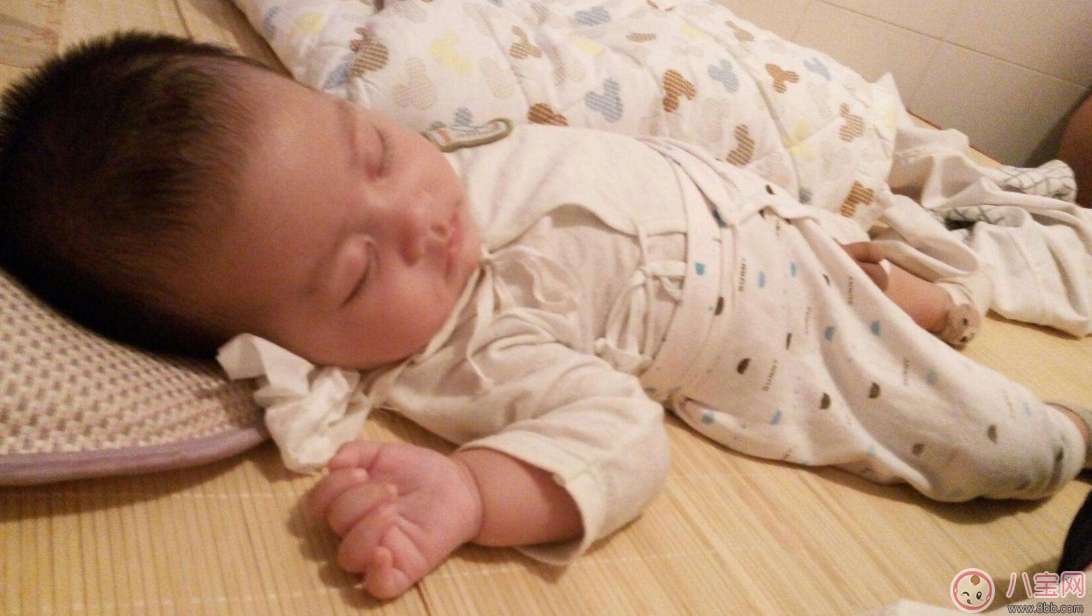 孩子是個夜貓子喜歡晚睡覺 怎么給孩子糾正睡覺遲的習慣