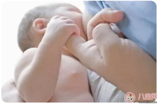 母乳喂養很艱難 別不小心走到坑里面去了