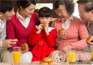 中秋節寶寶吃月餅有講究  寶寶吃月餅注意事項