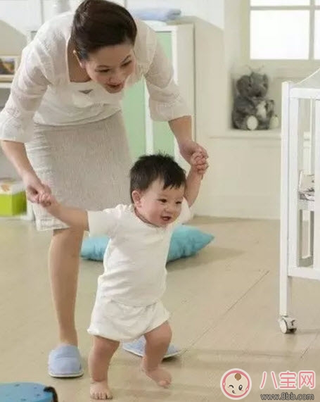 寶寶走路內八字怎么辦 寶寶走路內八字的原因有哪些