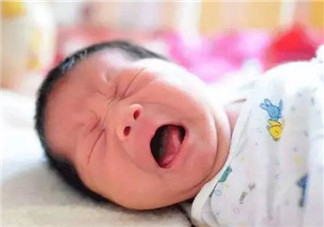 寶寶脖子上有濕疹可以擦爽身粉嗎 新生兒脖子濕疹如何護理