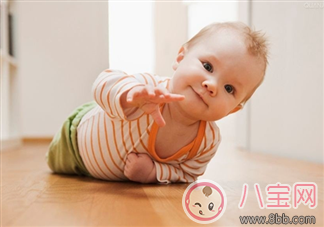 如何發展寶寶身心健全  寶寶爬行訓練很重要
