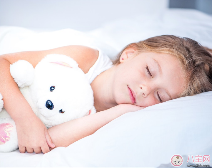 孩子喜歡晚睡有這些危害 如何培養孩子早睡的習慣
