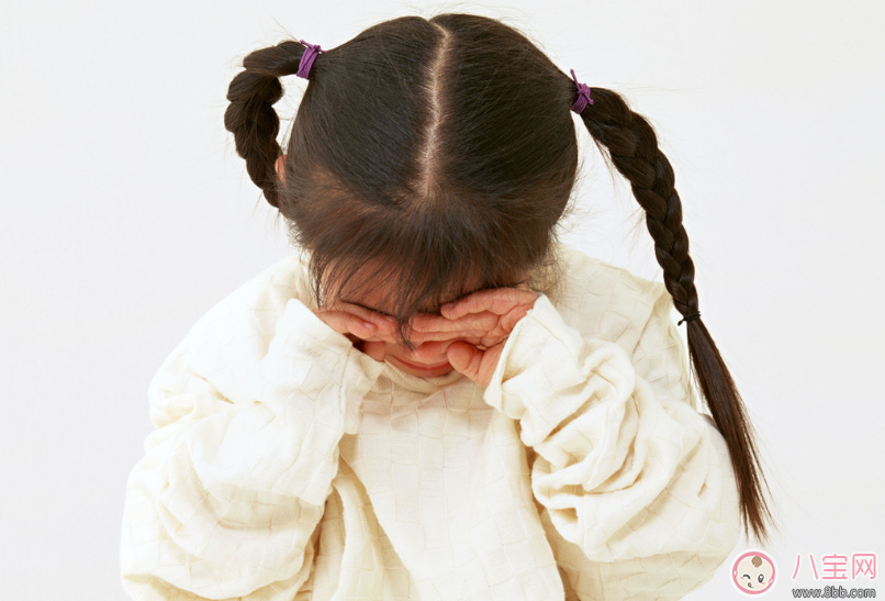 孩子這樣是因為缺乏安全感 這些細節能看出