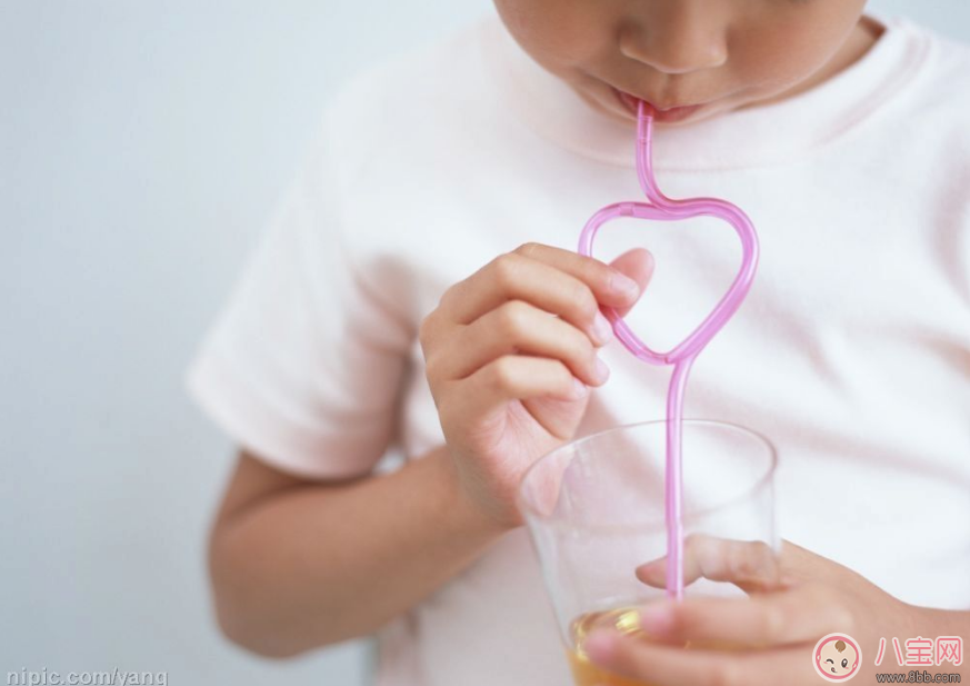孩子頻繁喝水可能暗示著什么 孩子多喝水原因