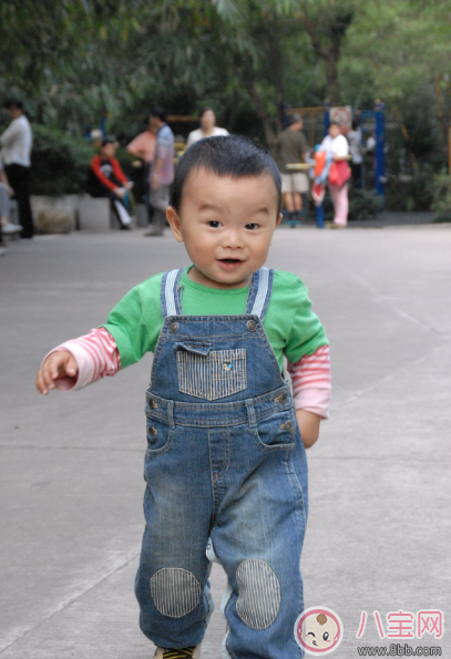 趙文卓luna寶寶學會走路 孩子走路怎么教