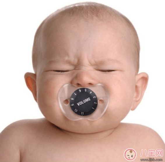 嬰兒晚上愛哭鬧是因為什么 寶寶半夜哭怎么安撫