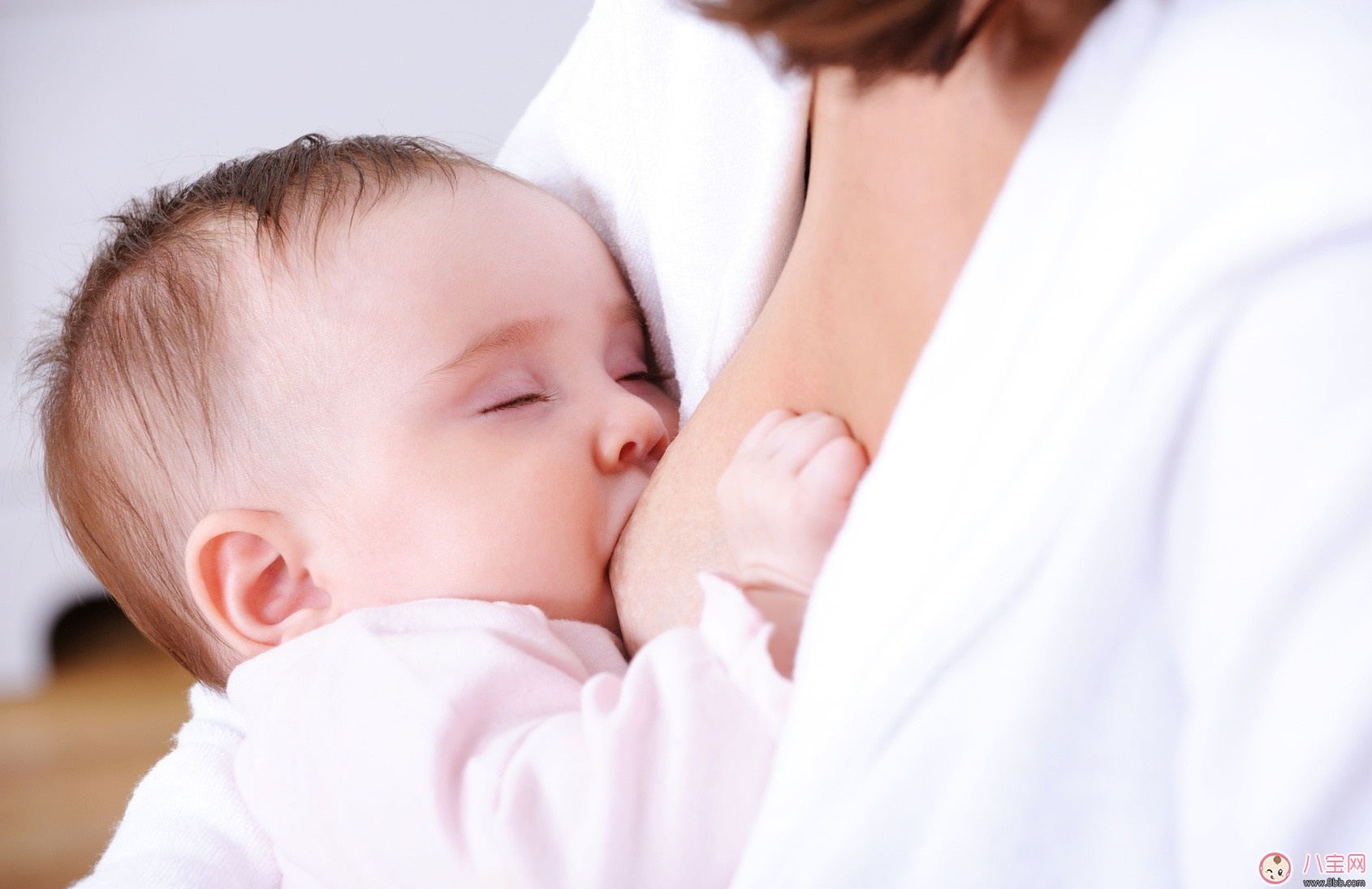哺乳期能喝酒嗎  哺乳期喝酒對寶寶的影響