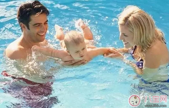 寶寶多大可以游泳 夏天寶寶游泳用什么游泳圈(游泳注意事項)