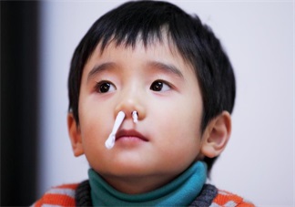 寶寶總是摳鼻子怎么糾正 摳鼻子有哪些危害
