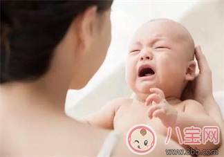 寶寶總是哭鬧是為什么    不是因為餓了困了竟然是因為這個