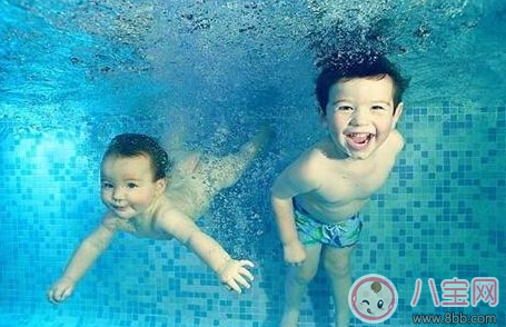 小孩子多大可以學游泳   小孩學游泳需要注意些什么嗎