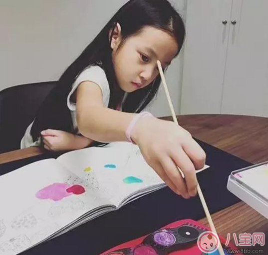 趙薇如何教育出乖巧小四月？趙薇的育兒經是什么？