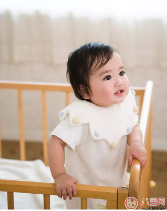 汪涵愛妻楊樂樂牽3歲小沐沐出行 國慶節出行小心孩子安全隱患
