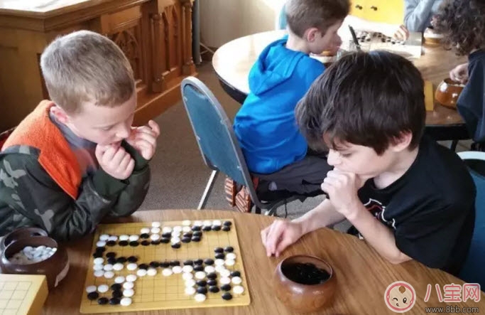孩子學下棋的最佳年齡 孩子學象棋圍棋國際象棋哪種好