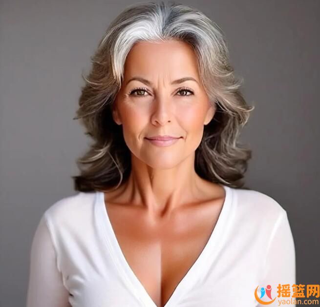 女性在衰老過程中會經歷哪些顯著的身體變化？