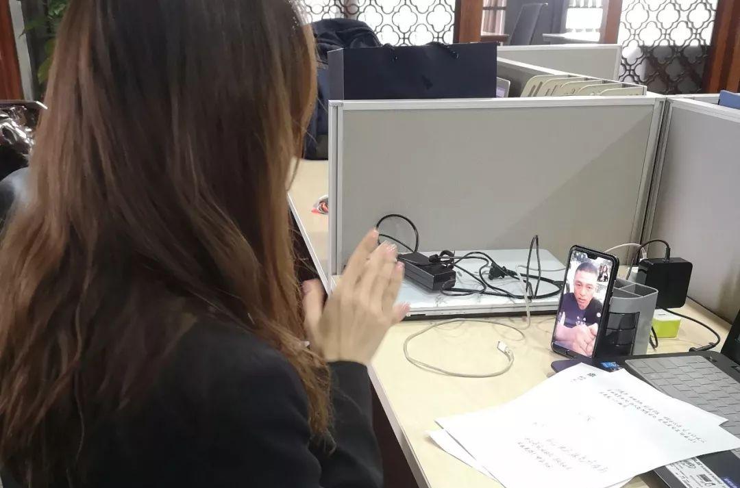 主角是一群小孩的僵尸電影_有一群小孩的僵尸電影叫什么名字叫什么意思_僵尸群中的