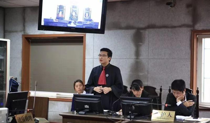 有一群小孩的僵尸電影叫什么名字叫什么意思_僵尸群中的_主角是一群小孩的僵尸電影